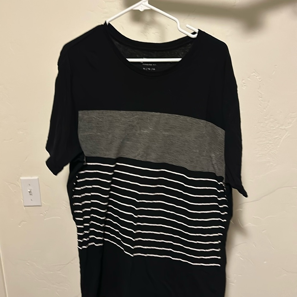 Men’s RVCA tshirt size XL
